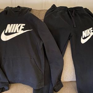 NIKE YOUTH SWEAT PANT OUTFIT.